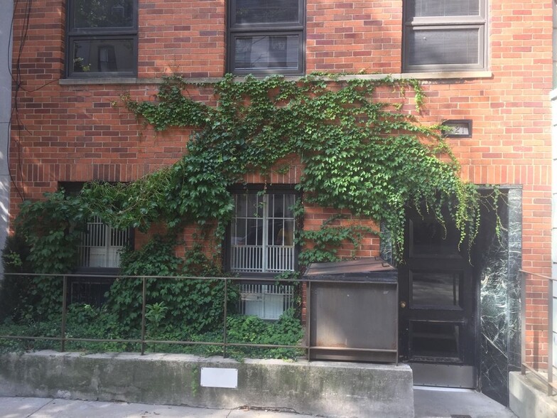 Building Photo - 421 E 50th St