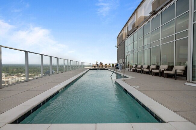 Building Photo - "Luxury Urban Living: Stunning 2-Bed, 2-Ba...