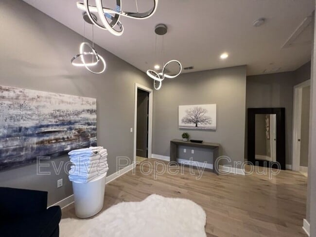 Building Photo - 183 Orange Pl