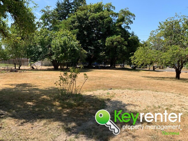 Building Photo - Recently Remodeled 3bd/1.5Bath Tacoma House!