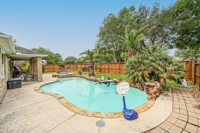 Primary Photo - 387 Henderson Ln