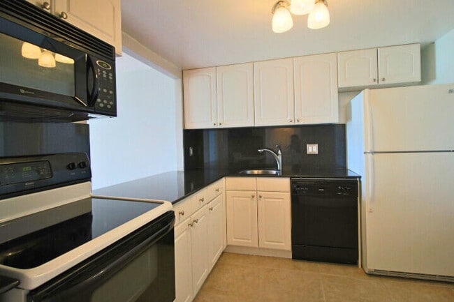 Building Photo - 470 Executive Center Dr