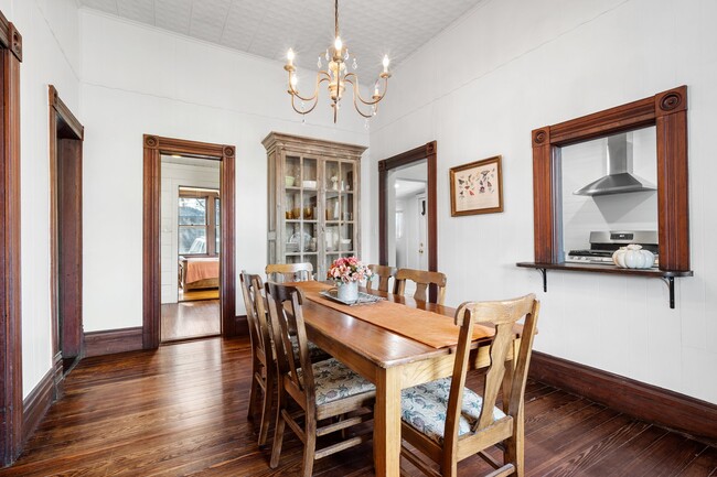 Building Photo - 676 S Waco St