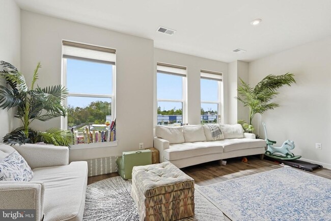 Building Photo - 20354 Newfoundland Sq