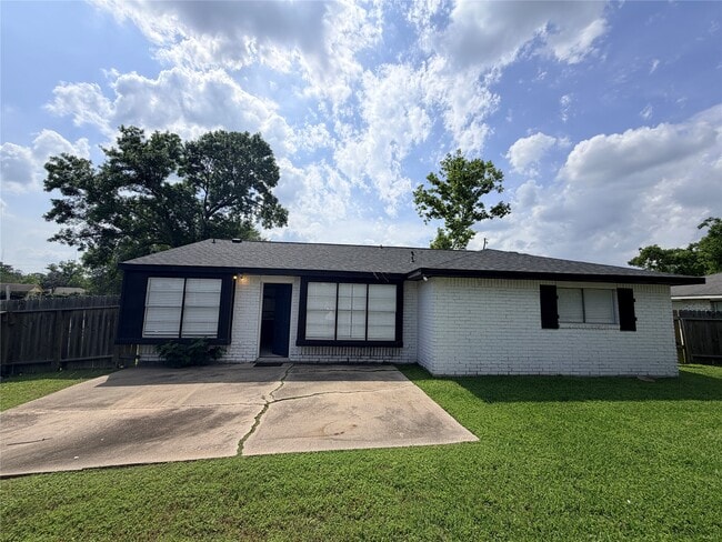 Building Photo - 15865 Ridgeroe Ln