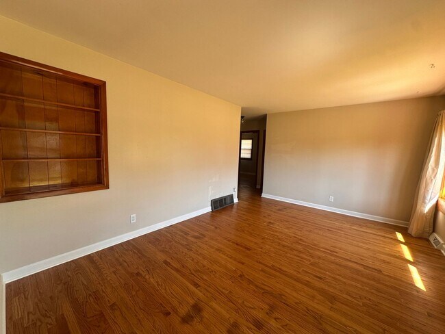 Building Photo - 4806 Imperial Terrace