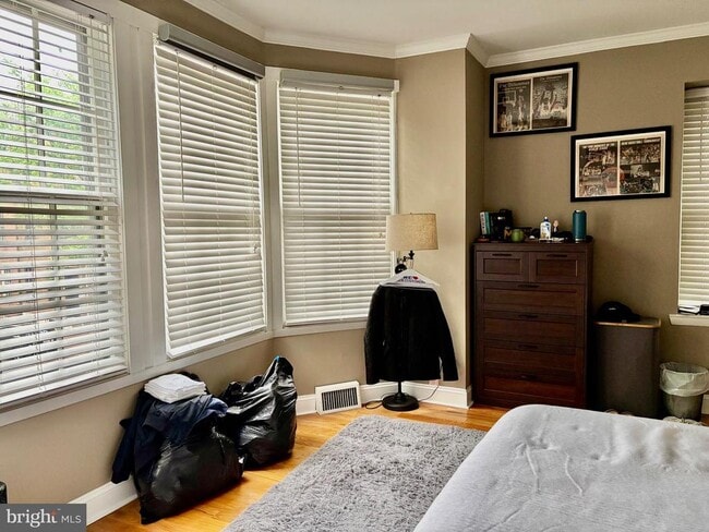 Building Photo - 300 Lombard St