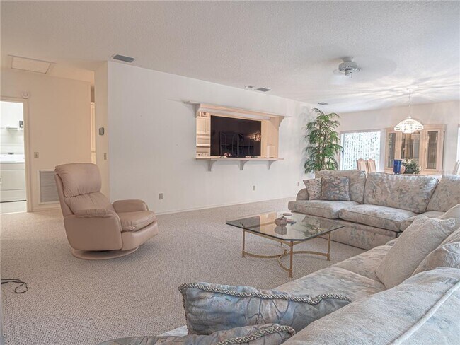 Building Photo - 920 E Lake Dr