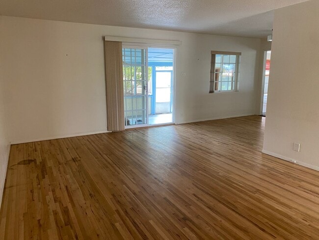 Building Photo - 1612 Princeton Dr SE
