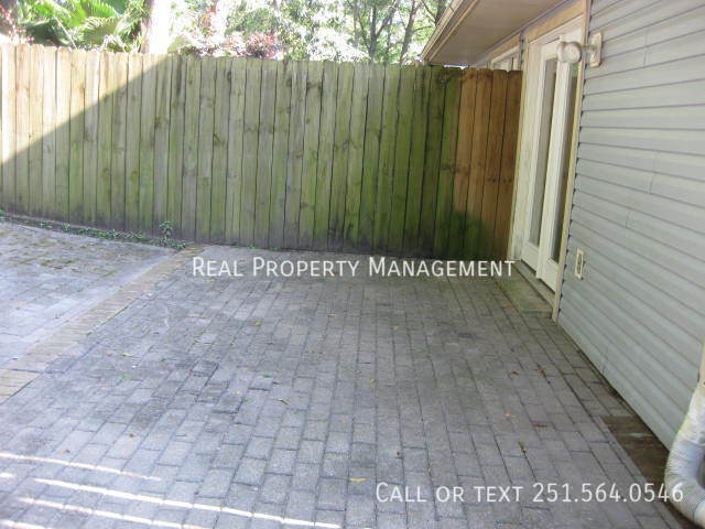 Building Photo - 959 Dickenson Ave