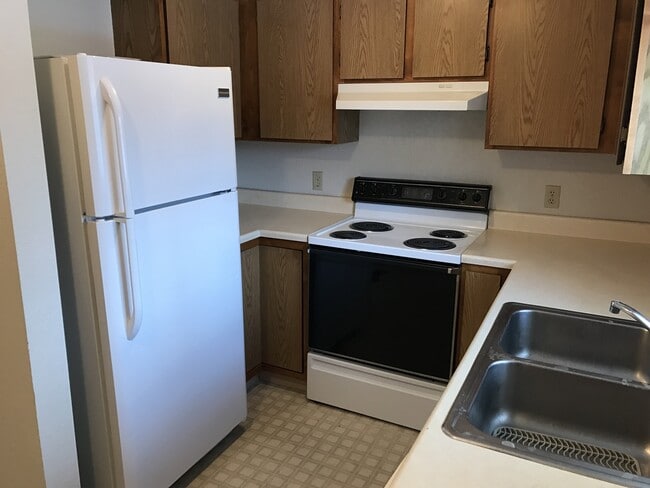 Building Photo - Pet Friendly! Two Bedroom Grant Creek Cond...