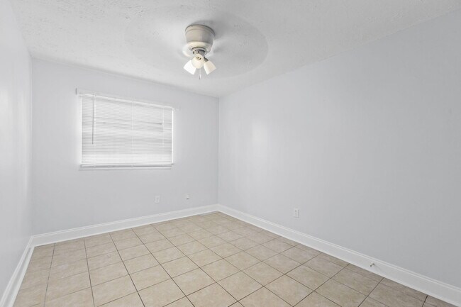 Building Photo - 307 Essex Dr