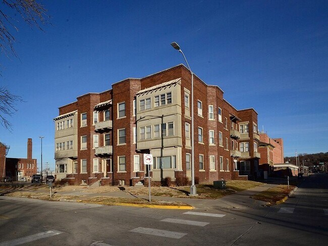 Building Photo - 26 S 6th St