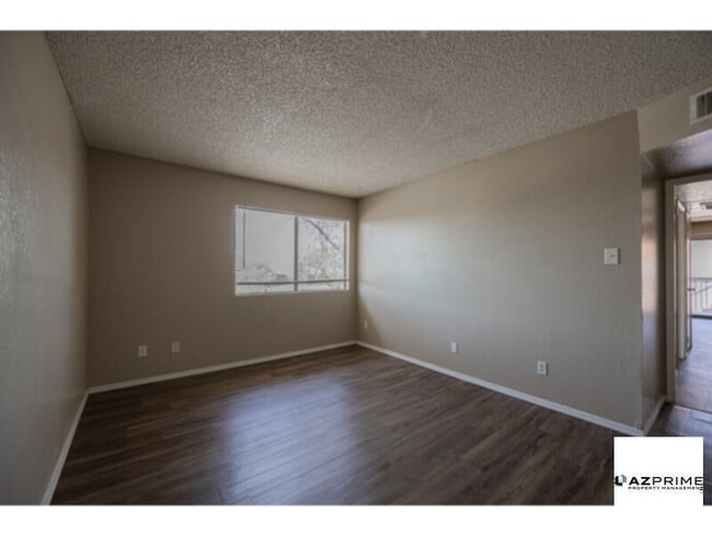Building Photo - Stylish 2/2 Phoenix Condo in Prime Location!