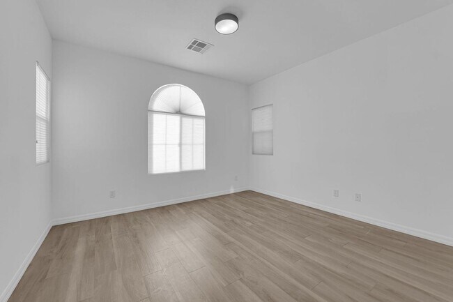 Building Photo - Luxury Rental in Summerlin