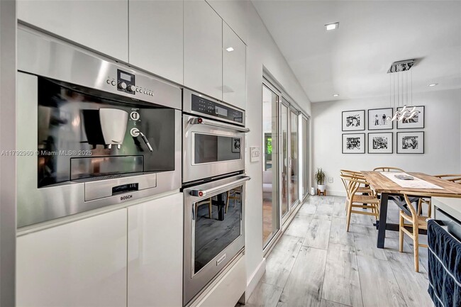 Building Photo - 12895 SW 75th Ave
