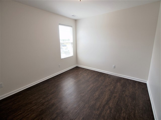 Building Photo - 222 Dogwood Cir