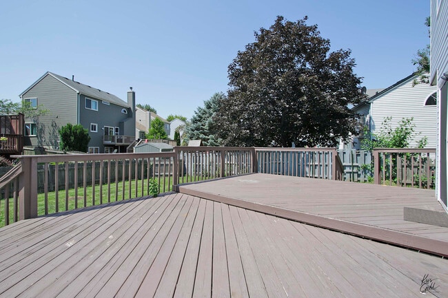 Building Photo - 9 W Dahlia Ln