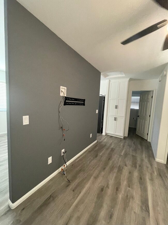 Building Photo - 703 W College St