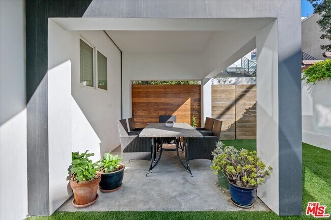 Building Photo - 6730 Esplanade