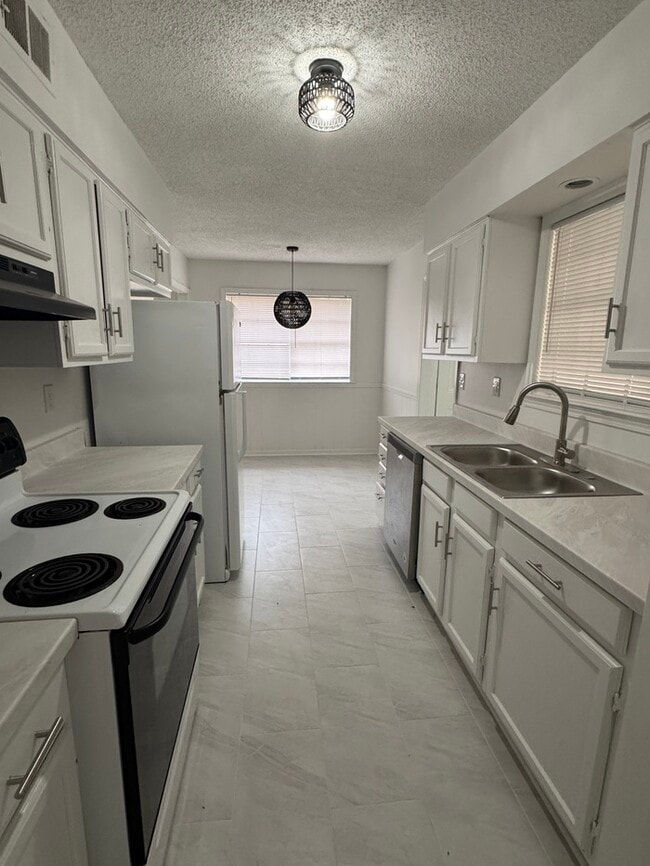 Building Photo - 7929 Steven Franklin Dr