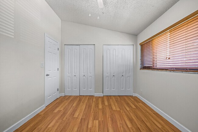 Building Photo - 2700 S Oakland Forest Dr