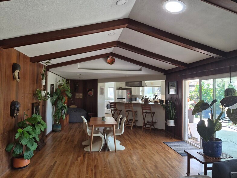 Building Photo - 968 Corte Maria Ave