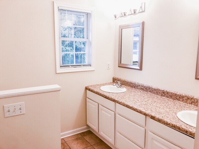 Master Bath - 237 Alta Ln