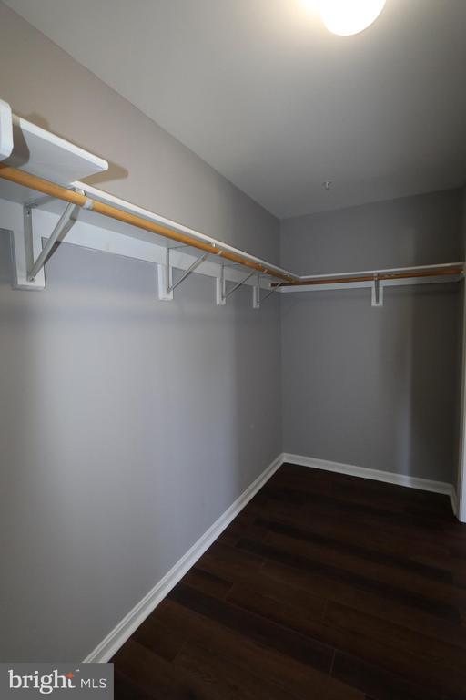 Building Photo - 5213 Zephyr Ave