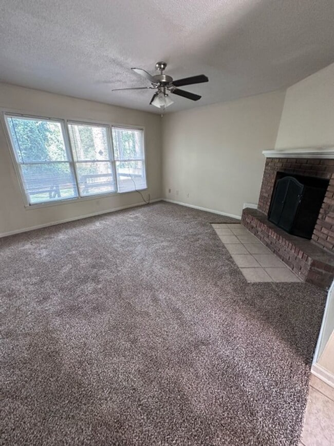 Building Photo - 120 Lester Fordham Rd