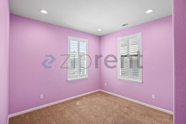 Building Photo - Unit