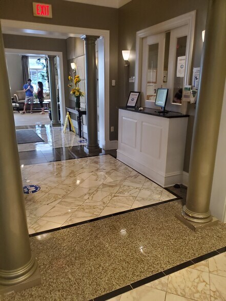 24/7 Concierge - 851 N Glebe Rd