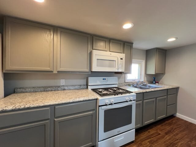 Kitchen - 2710 E Beecher St