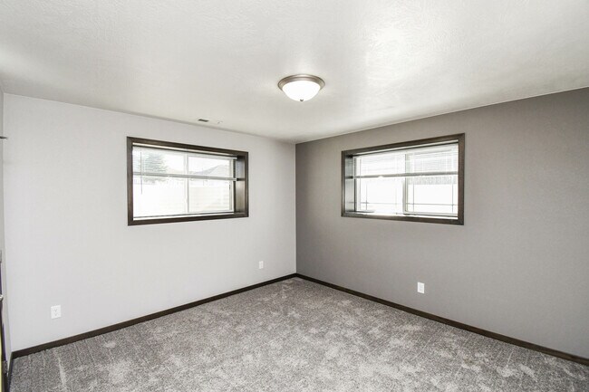 Building Photo - 3616 S Outfield Cir