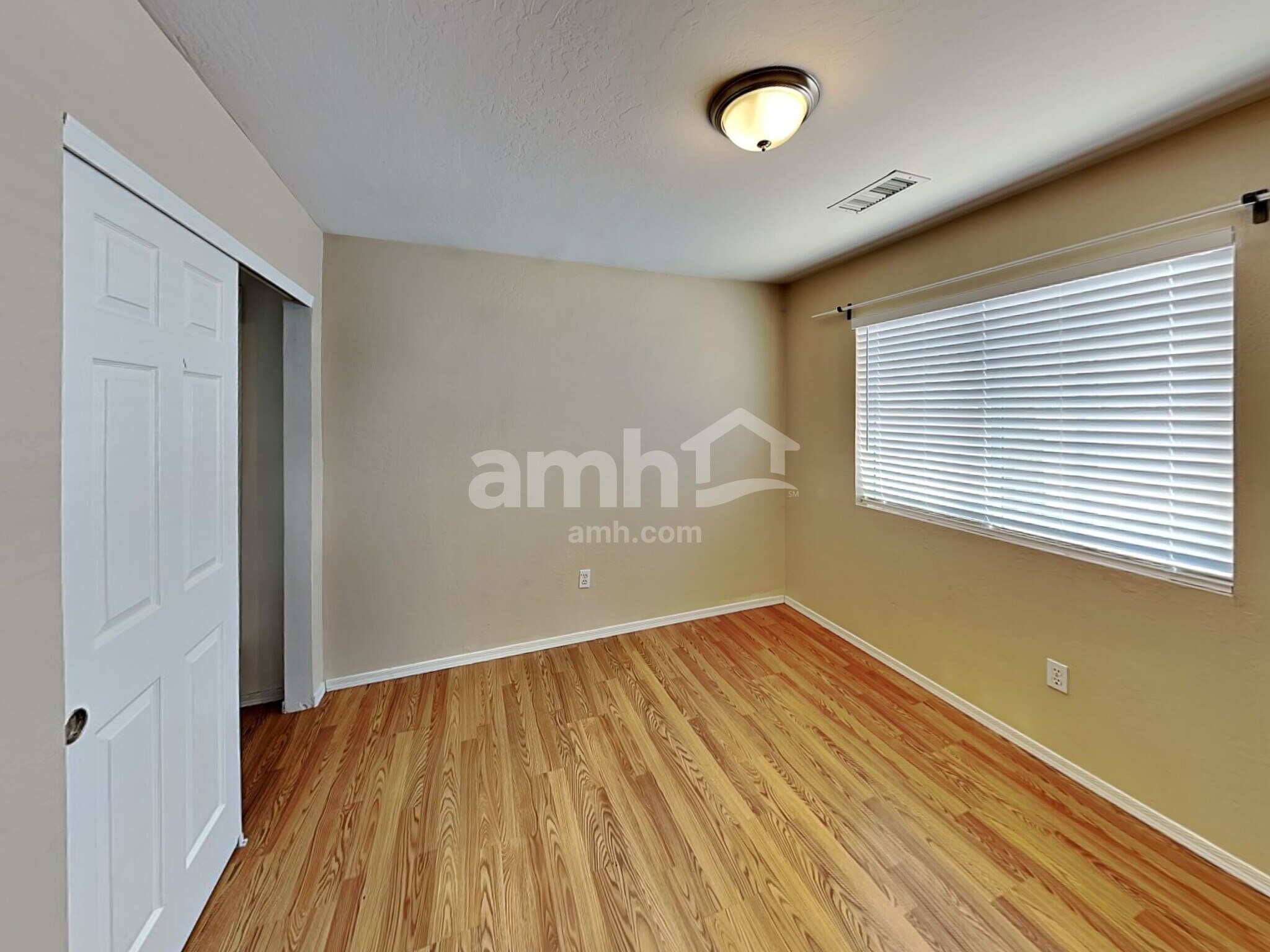 Building Photo - 720 S Ithica St