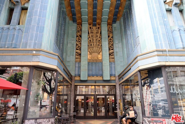 Building Photo - 849 S Broadway