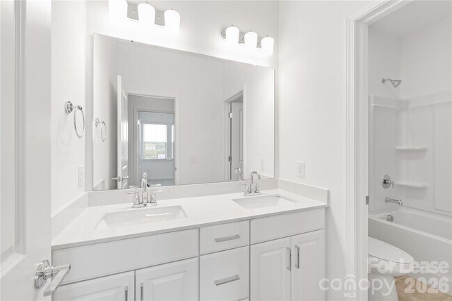 Building Photo - 302 Silver Fleet Dr