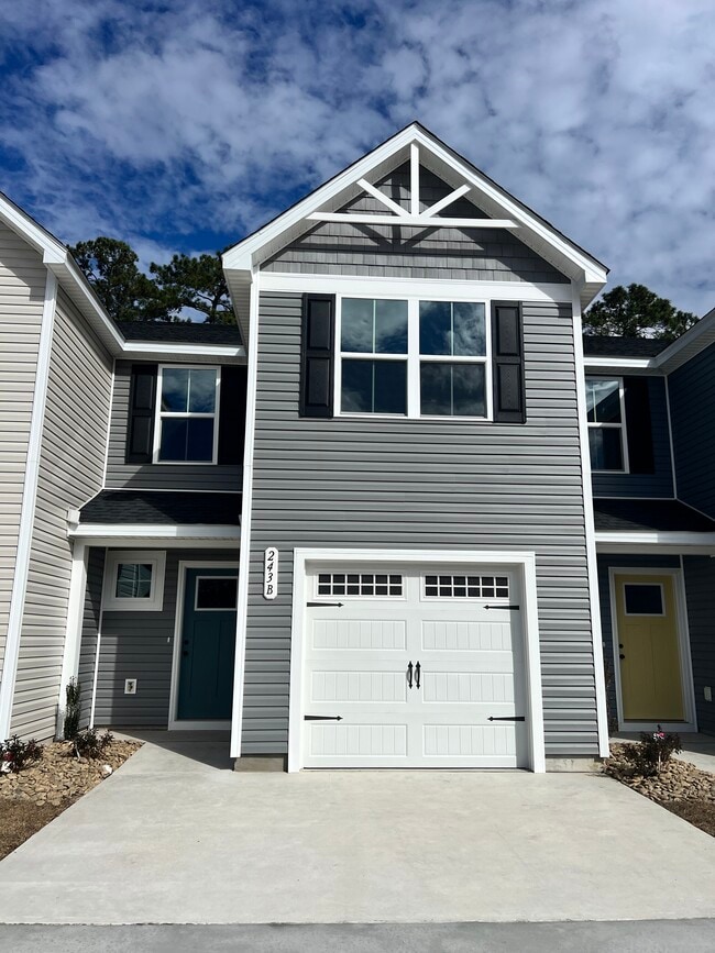 Building Photo - 243 Christiana Ln