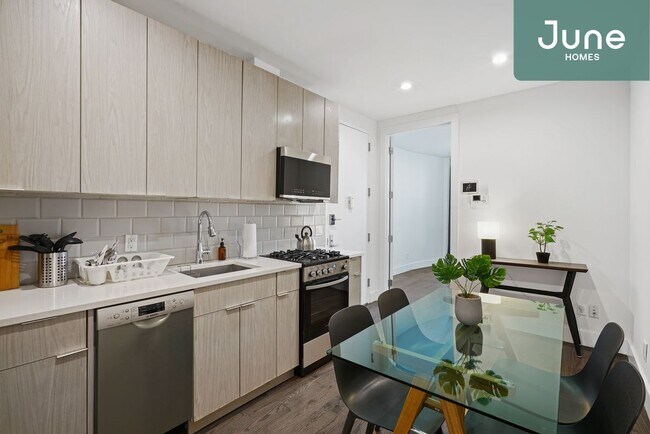 Building Photo - Full room in 3-bed/1.5-bath Home