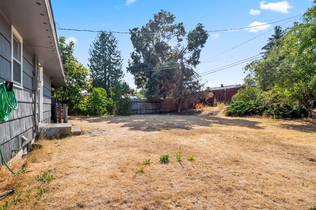 Building Photo - Amazing Northwest Rancher