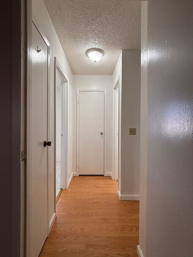 Building Photo - 4651 Mill Valley Dr