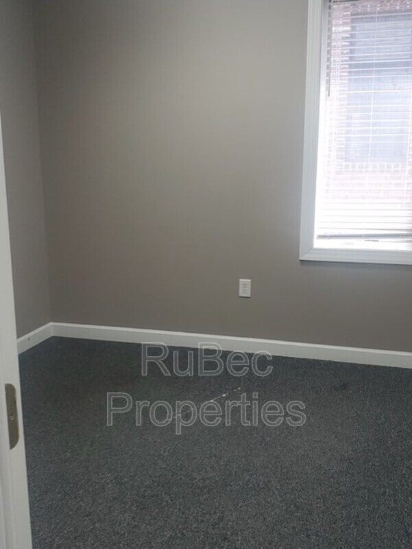 Building Photo - 1931 J N Pease Pl