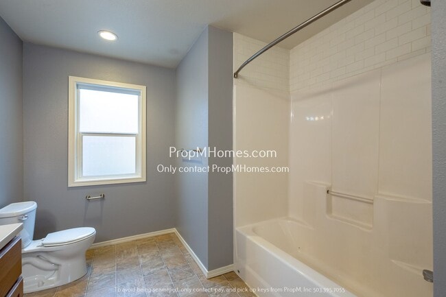 Building Photo - Rare Find - 3 Bedroom in Cully w/ Rentable...