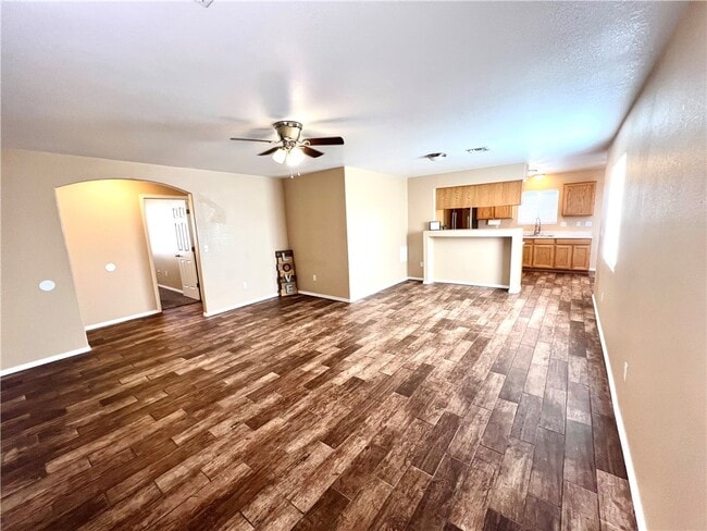 Building Photo - 848 Roadrunner Dr