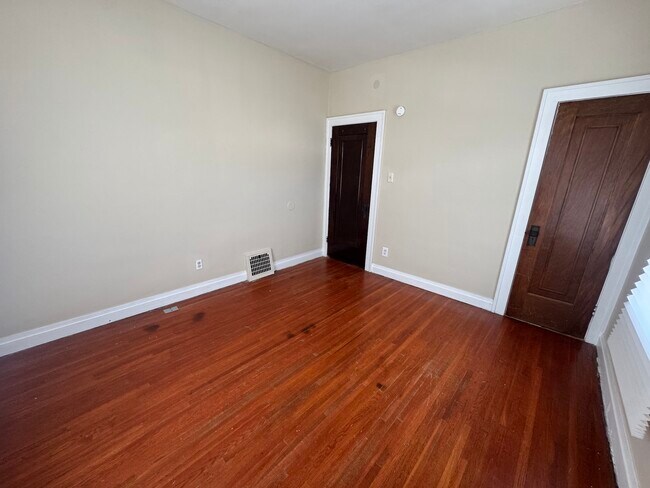 Building Photo - 1211 N Sheridan St