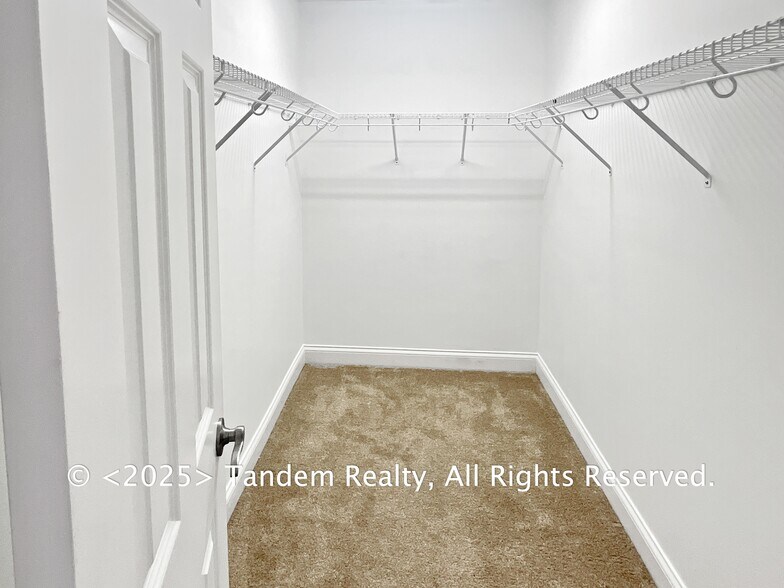 Building Photo - 209 Watson View Dr