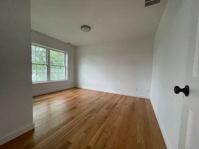 Building Photo - 350 Pleasantview Ave