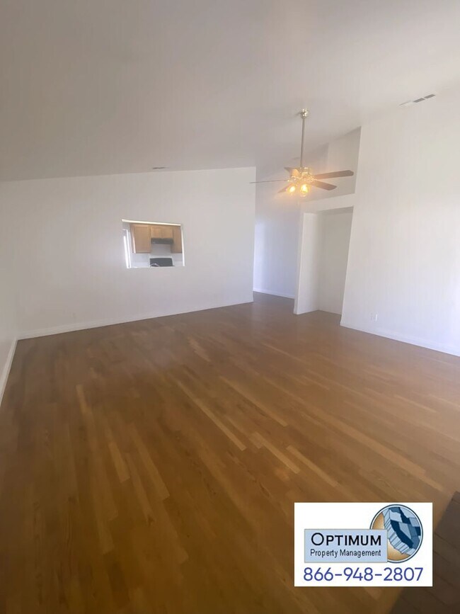Building Photo - Charming 3-Bedroom, 2-Bathroom Home with E...