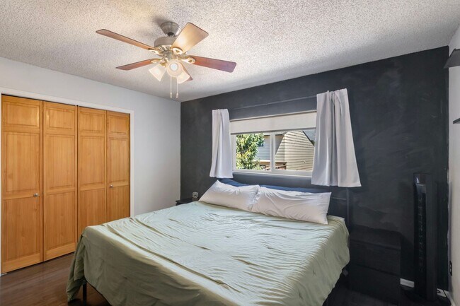 Building Photo - 3117 Moonbeam Cir S