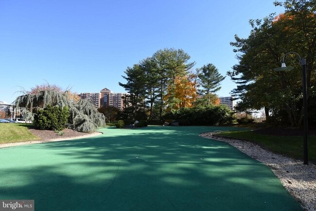 Building Photo - 307 Yoakum Pkwy